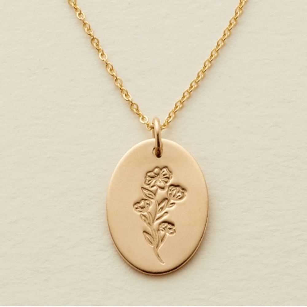Bohemian Floral Family Engraved Pendant Necklace - Picture 11 of 16